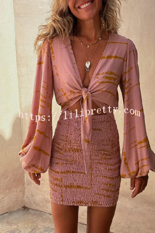 Felisa Unique Print Balloon Sleeve Tie-up Smocked Stretch Mini Dress Chic Halter Mini Dress Felisa Unique Print Balloon Sleeve Tie-up Smocked Stretch Mini Dress Chic Halter Mini Dress