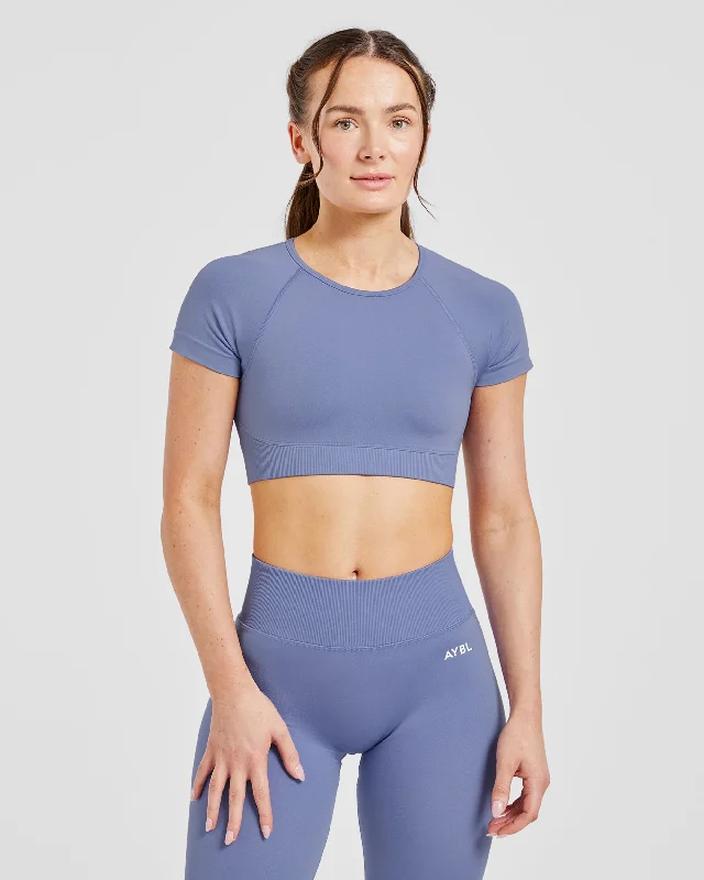 Adapt Seamless Crop Top - Iris Blue Front Pockets Side Pockets Patch Pockets