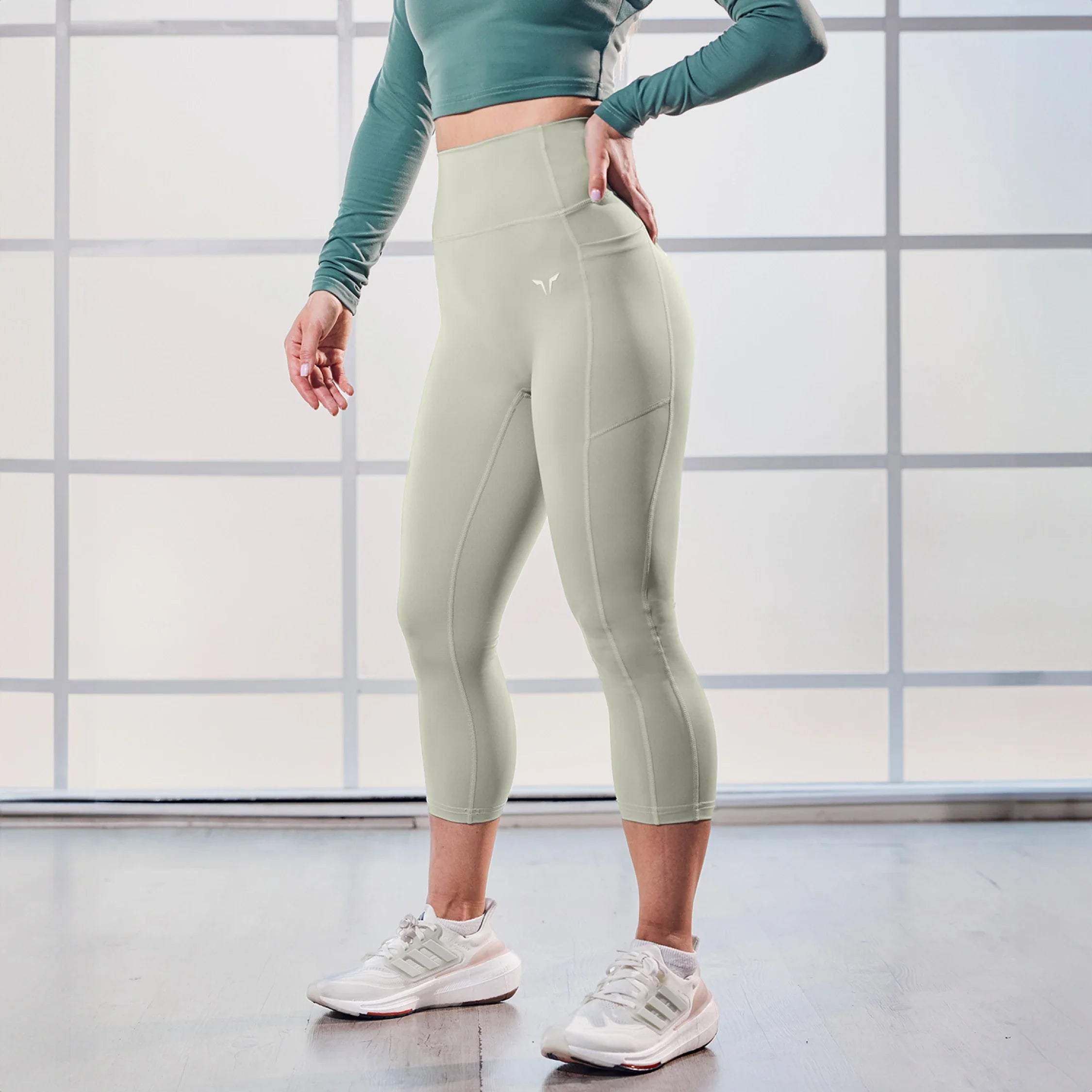 Essential ACT Leggings 21" 2.0 - Desert Sage Stylish Compression Fit Leggings