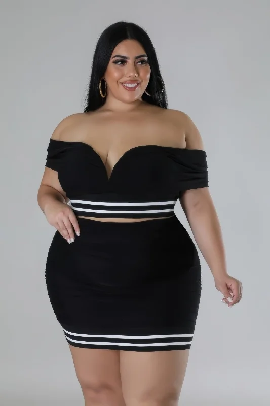 Voluptuous (+) Off-Shoulder Crop Top and Stretch Skirt Plus Size Outfit Set Notch Collar Peter Pan Collar Cowl Neck