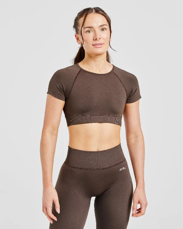 Adapt Seamless Crop Top - Braun Elegant Classic Vintage
