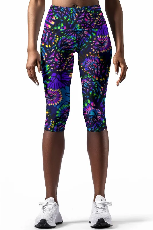 Midnight Glow Ellie Performance Capri Leggings - Women Fashionable Seamless Leggings Midnight Glow Ellie Performance Capri Leggings - Women Fashionable Seamless Leggings